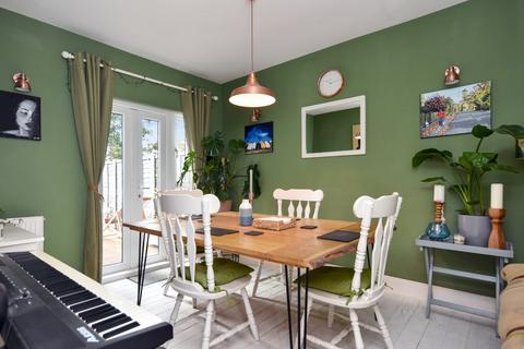 17 Waterloo Road, Shoeburyness, Southend-on-sea, SS3 9EQ