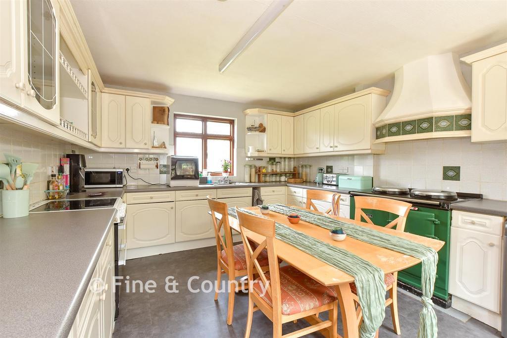 Kitchen/ Breakfast Room