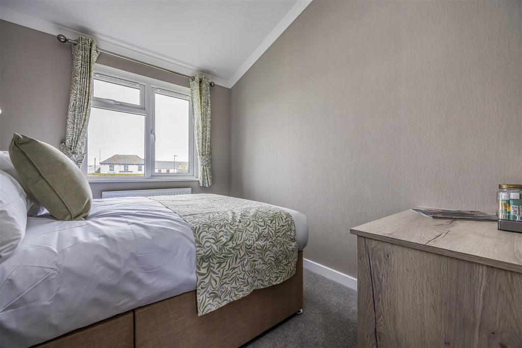 Plot 19 Littlehampton Marina-Small-Portico Marketin