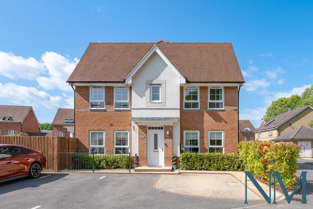 3-Bed Semi-Detached House in Furnace Green   En-S