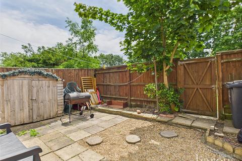 2 Cayman Close, Basingstoke, RG24 9AG