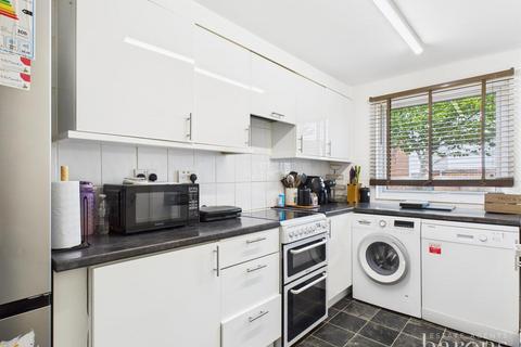 2 Cayman Close, Basingstoke, RG24 9AG