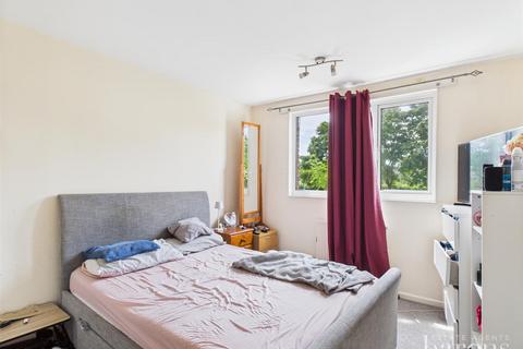 2 Cayman Close, Basingstoke, RG24 9AG