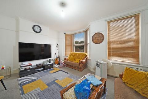 2 bedroom flat for sale, Ilford IG1