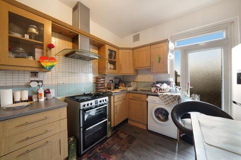 2 bedroom flat for sale, Ilford IG1