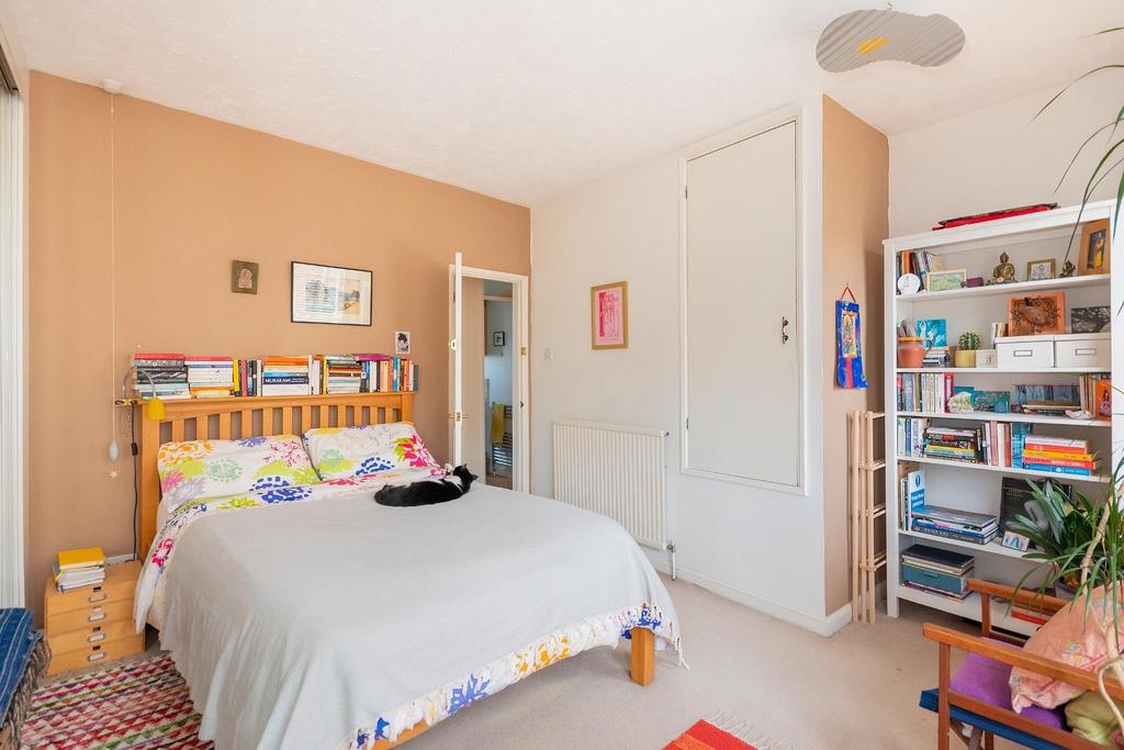 0 V7 STN - Bedroom G.jpg