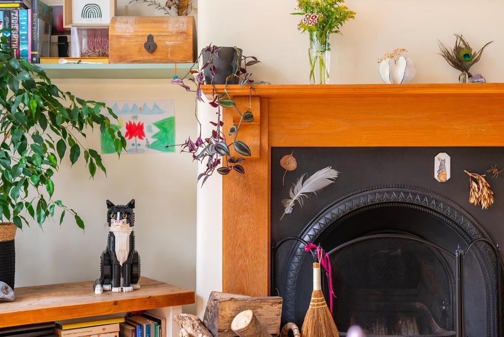 0 V7 STN - Living Room A.jpg