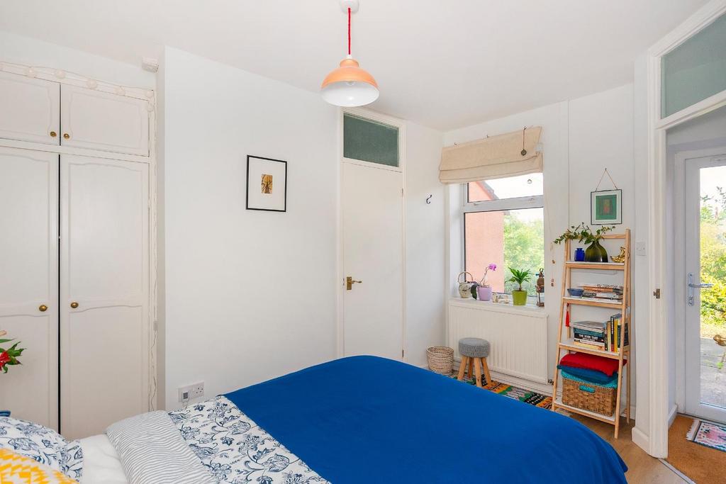 0 V7 STN - Bedroom L.jpg