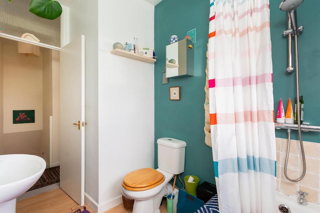 0 V7 STN - Bathroom B.jpg
