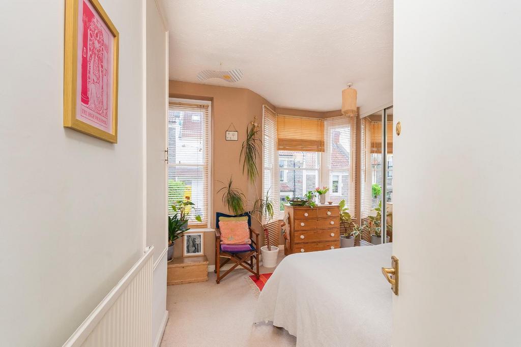 0 V7 STN - Bedroom J.jpg