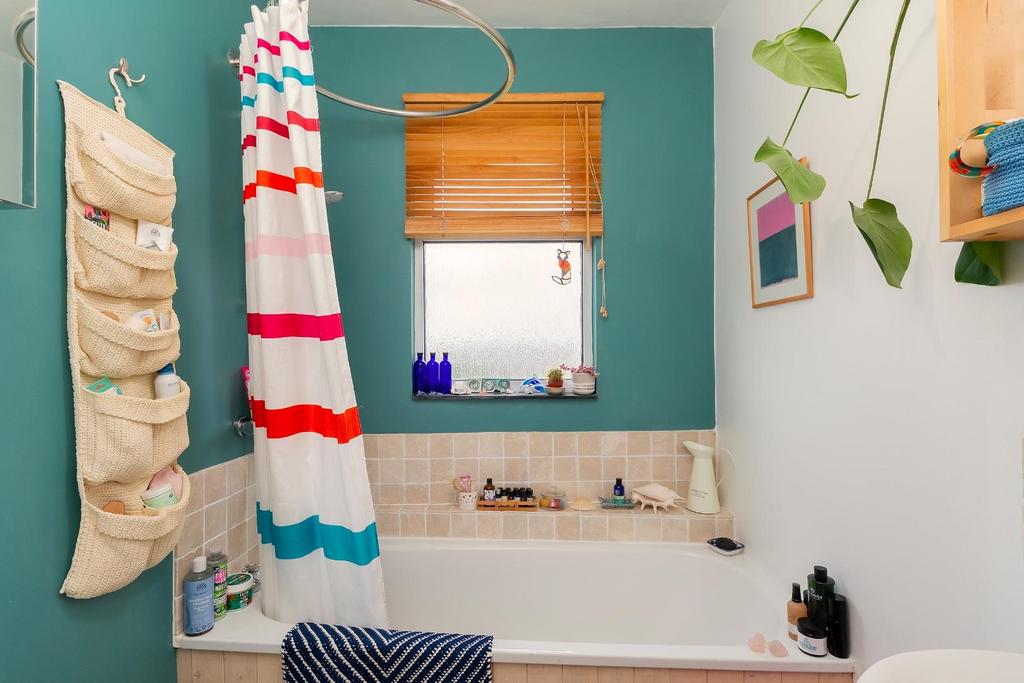 0 V7 STN - Bathroom A.jpg