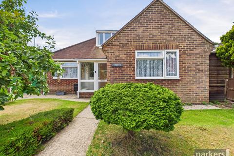 3 bedroom detached house for sale, Courts Road, Reading RG6