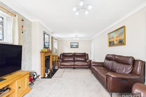 3 bedroom detached house for sale, Courts Road, Reading RG6