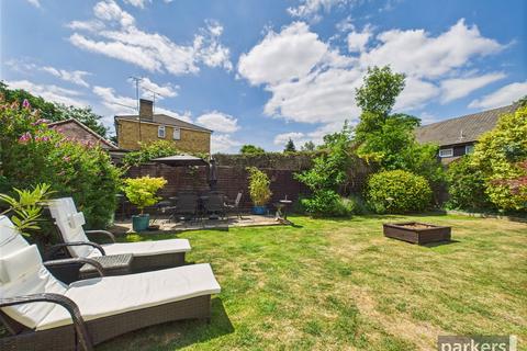 3 bedroom detached house for sale, Courts Road, Reading RG6