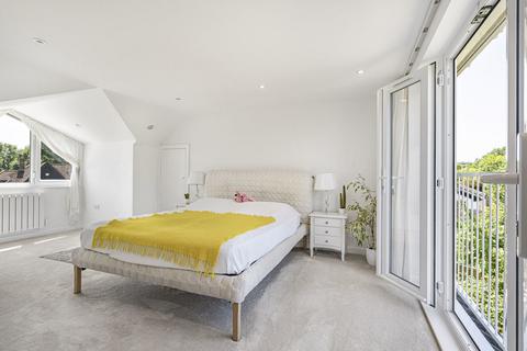 4 bedroom detached house for sale, Turnoak Avenue, Woking, Surrey, GU22
