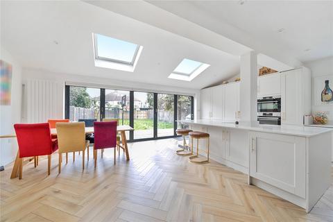 18 Thistledene, Thames Ditton, KT7 0YJ