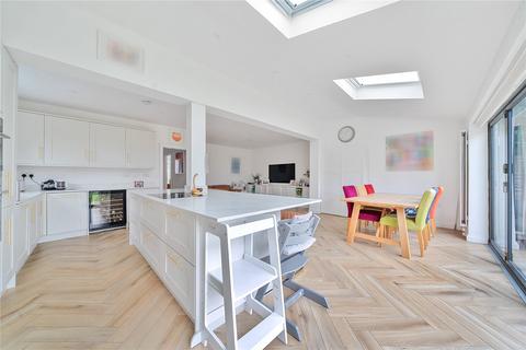 18 Thistledene, Thames Ditton, KT7 0YJ