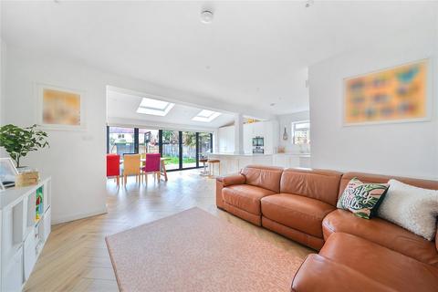 18 Thistledene, Thames Ditton, KT7 0YJ