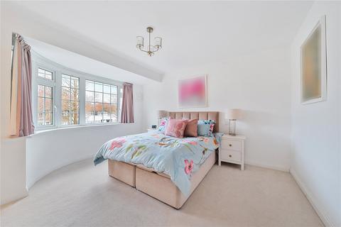 18 Thistledene, Thames Ditton, KT7 0YJ