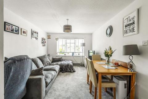 174a Kingston Road, Leatherhead, KT22 7PZ