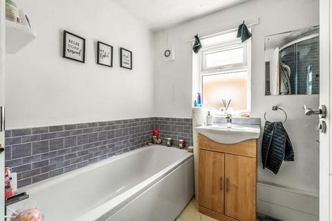 174a Kingston Road, Leatherhead, KT22 7PZ