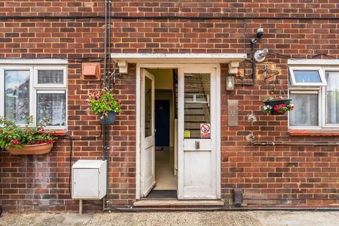 174a Kingston Road, Leatherhead, KT22 7PZ