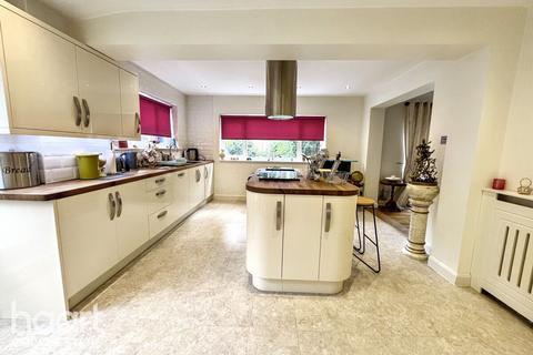 3 bedroom semi-detached house for sale, Swallowdale, Colchester