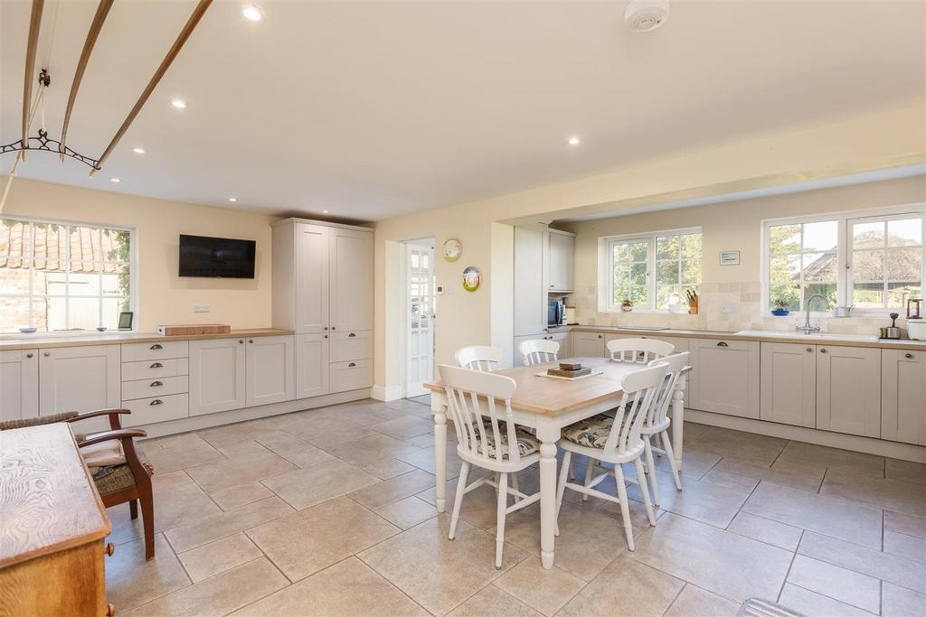 Dining kitchen
