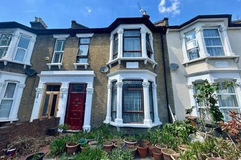 3 bedroom terraced house for sale, Cann Hall Road, London E11