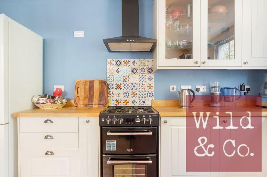 Roding Road - FSe N0pqk Wi2d R4 Lk6fr E.jpg