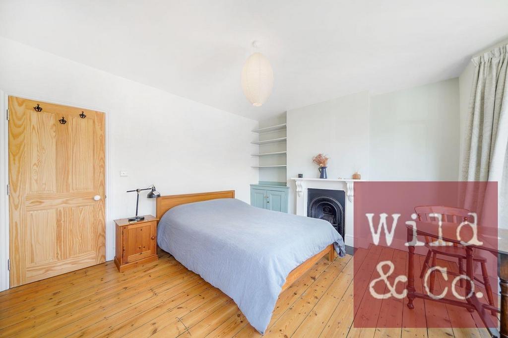 Roding Road - 4 C4 JXsrjncp1e Bx Ci F87.jpg