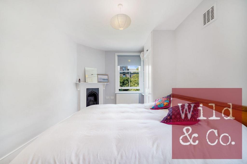 Roding Road - NRj5 DX6v6yuv7 E0rkk8 F.jpg