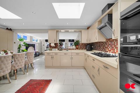 4 bedroom terraced house for sale, Cranley Drive, Newbury Park IG2