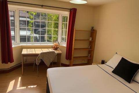 6 bedroom semi-detached house to rent, Valentia Road, Headington OX3