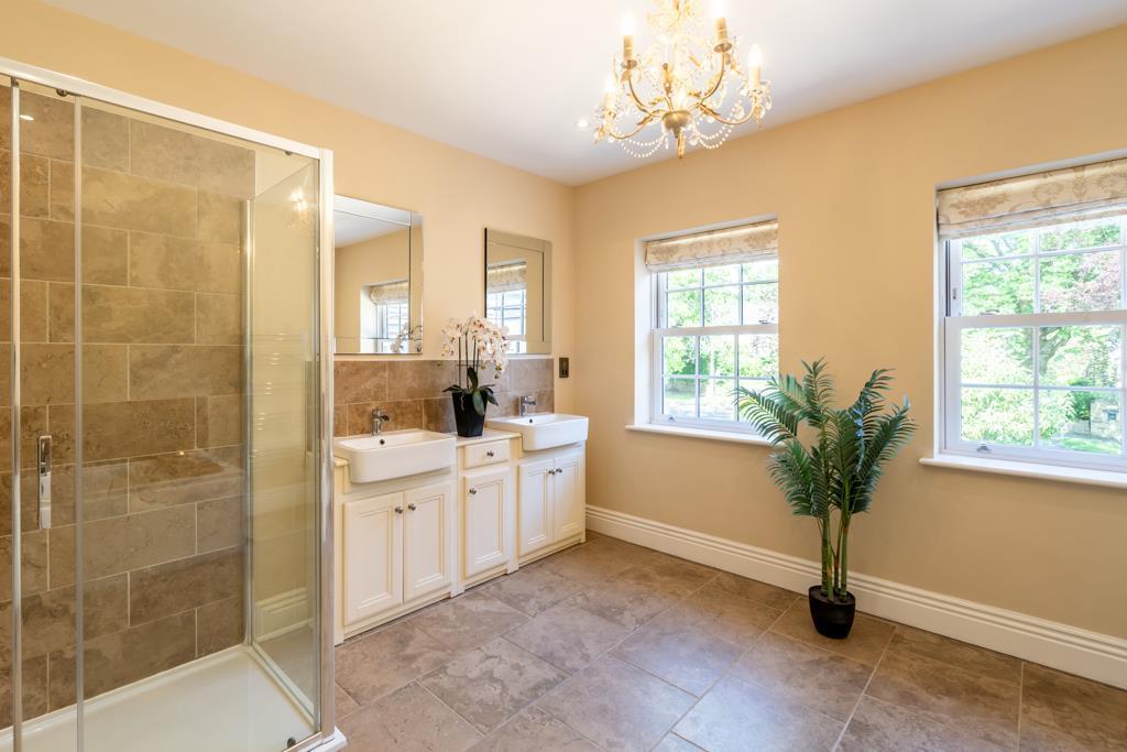 Master En-Suite
