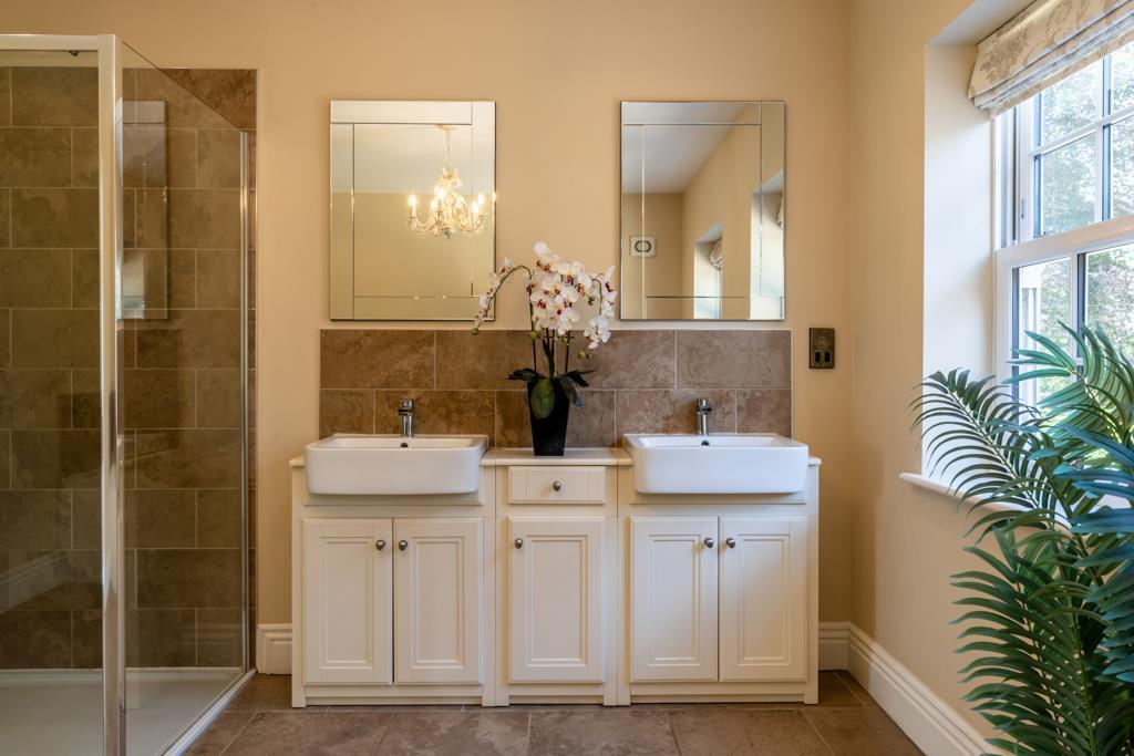 Master En-Suite
