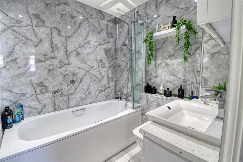En-Suite Bathroom