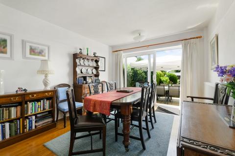 2 Elmstead Close, Epsom, KT19 0EA