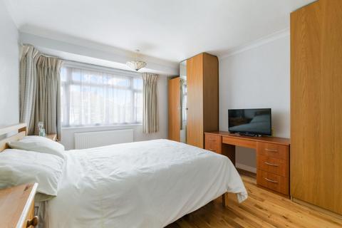 2 Elmstead Close, Epsom, KT19 0EA