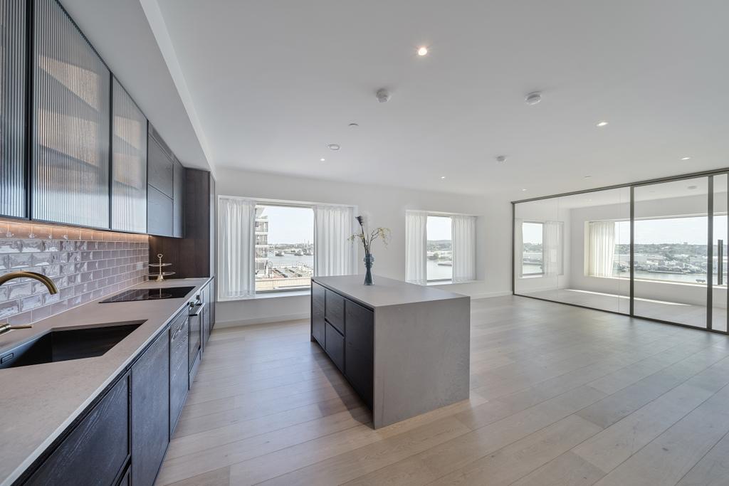 1302071 17 685095...