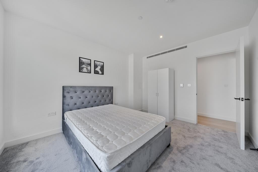 1302071 19 685095...