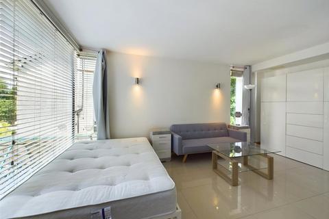 41 Rivermead Close, Teddington, TW11 9NL