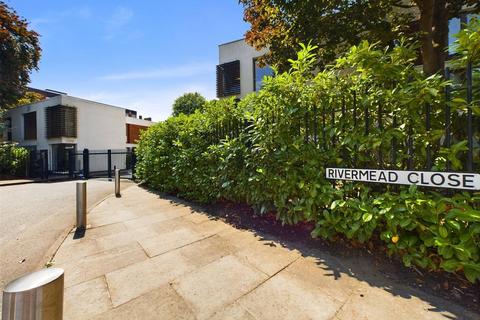 41 Rivermead Close, Teddington, TW11 9NL
