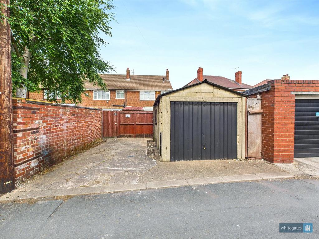 Drive/Garage