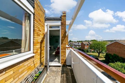 2 bedroom flat for sale, Sandstone, Kent Road, Kew, Richmond, Surrey TW9