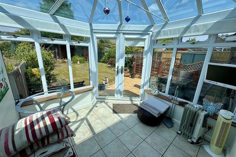 16 Rennison Drive, Wombourne, Wolverhampton, WV5 9HW