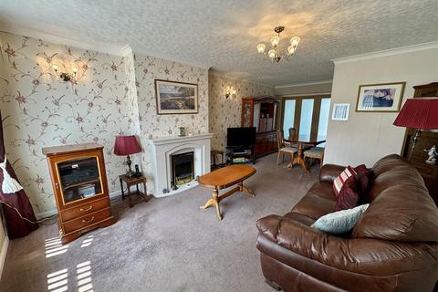 16 Rennison Drive, Wombourne, Wolverhampton, WV5 9HW