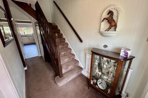 16 Rennison Drive, Wombourne, Wolverhampton, WV5 9HW