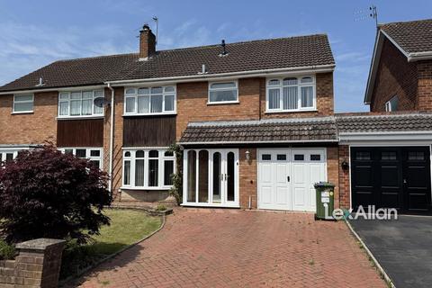 16 Rennison Drive, Wombourne, Wolverhampton, WV5 9HW