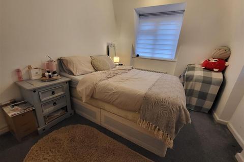 2 bedroom flat to rent, Scarlet Road, London
